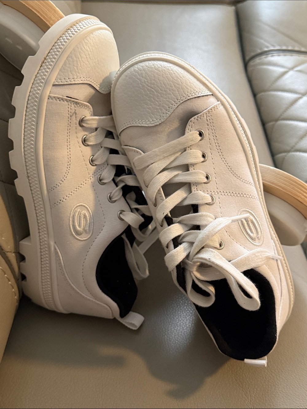 Skechers  women Cream/Black Low-Top Lace-Up Sneakers